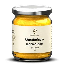KI generiert: Das Bild zeigt ein Glas mit Mandarinenmarmelade aus Sizilien, das biologisch hergestellt wurde. Die Verpackung ist schlicht und sichtlich auf das Produkt ausgerichtet.