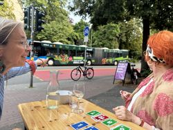 Da ist er! Unser Bus vor dem "das Heini"