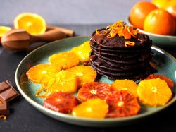 Schoko-Pancakes mit Orangen