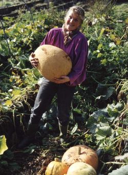 Victoria mit Kürbis