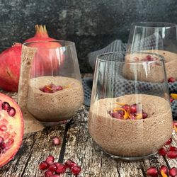 Schokomousse mit Granatapfel-Orangen-Salsa,