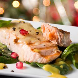 Gratinierter Grill-Lachs mit Babyspinat