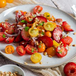 Tomaten-Pflaumen-Salat