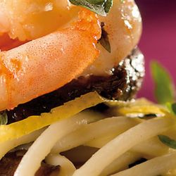 Gebratene Garnelen mit Möhre, Shiitake und Kokos-Zabaione