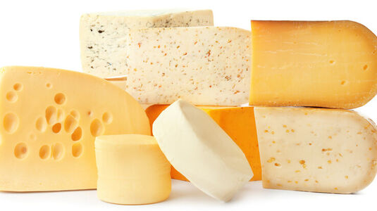 Bio-Käsesorten von mild bis würzig aus Kuhmilch, Schaf- oder Ziegenmilch im wöchentlichen Wechsel. 