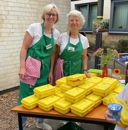 Fleißige Helferinnen der Primus-Schule