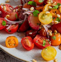 Tomatensalat mit dicken Bohnen