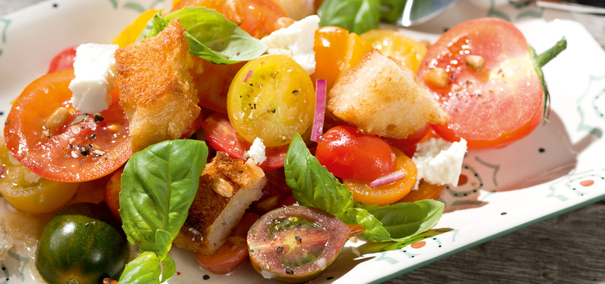Tomatensalat mit Brot