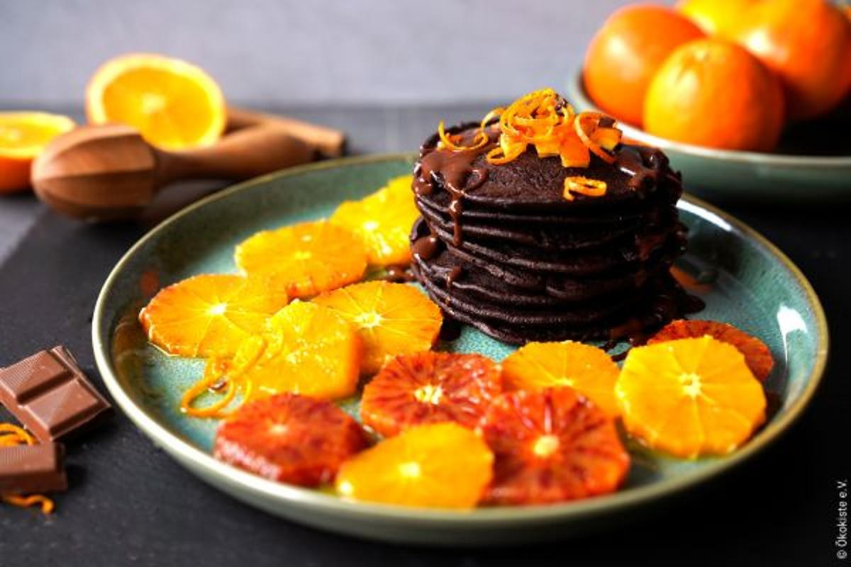 Rezept: Schoko-Pancakes mit Orangen (9 Stück)