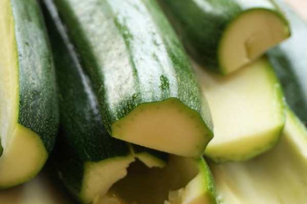 Zucchini halbiert