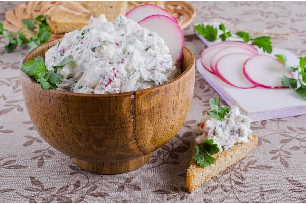 Radieschen-Ricotta-Creme