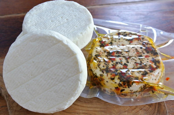 Produktfoto zu Büffelkäse "Fred" mariniert