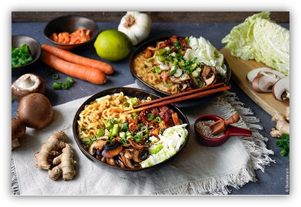 Thai-Ramen mit Pilzen und Tofu