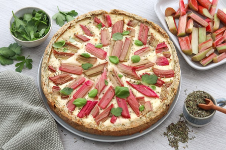 Herzhafter Rhabarber-Käsekuchen