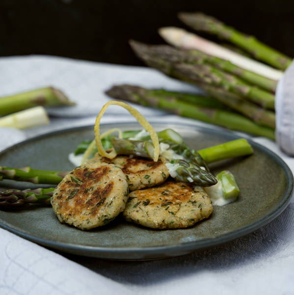 Kartoffel Bärlauch Taler auf Spargelragout
